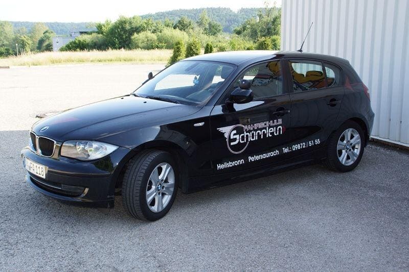 Fahrschulwagen, Mofas und Motorräder – Führerschein machen