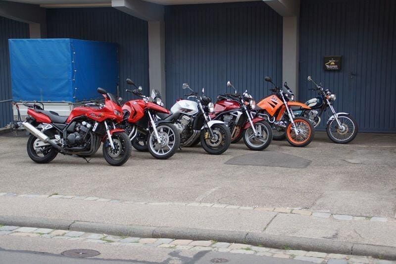 Fahrschulwagen, Mofas und Motorräder – Führerschein machen